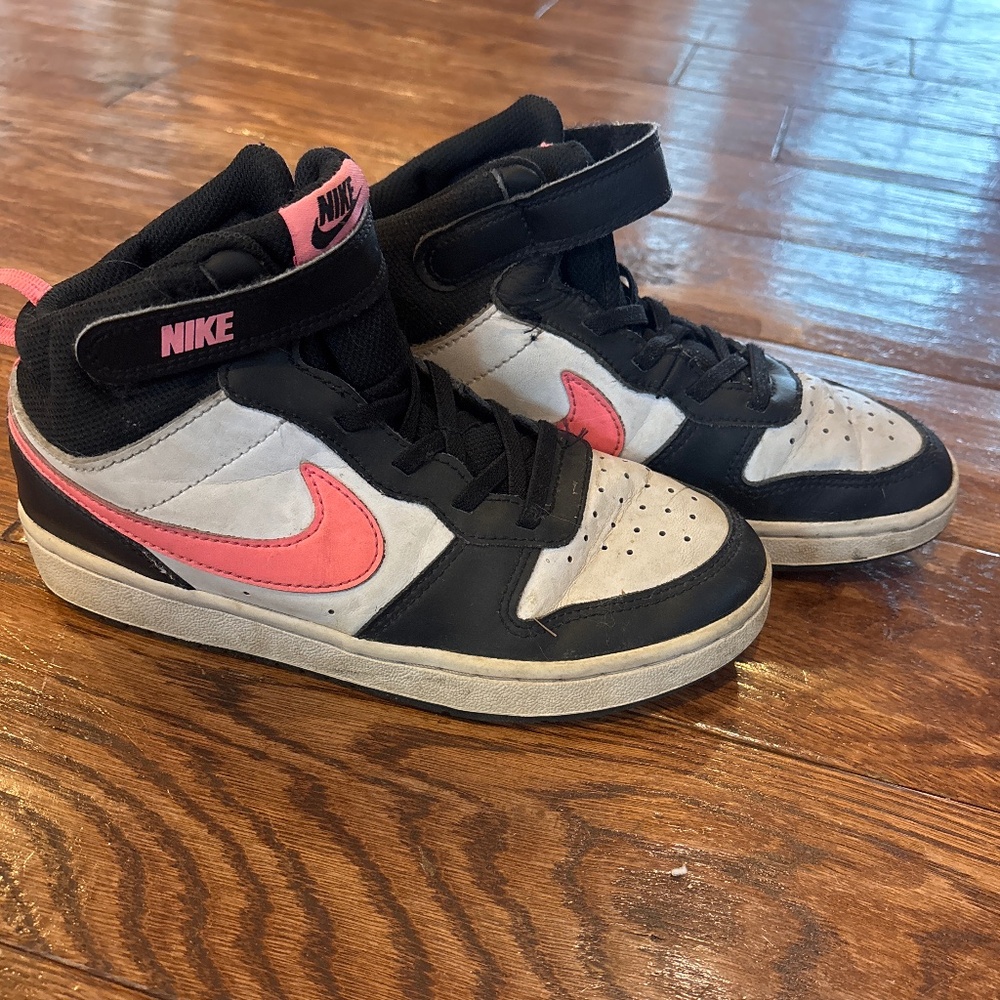 Nike court borough mid 2